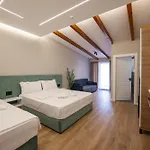 Отель Golemi Lux 4*