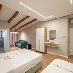 Отель Golemi Lux