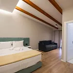 Отель Golemi Lux
