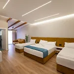 Golemi Lux Отель 4*