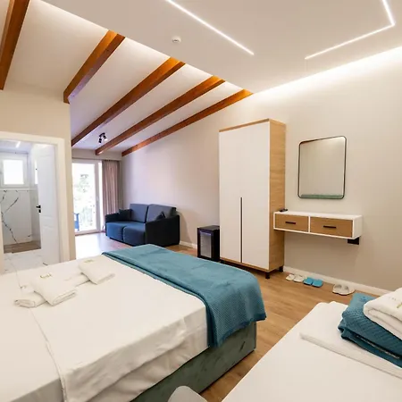 Hotel Golemi Lux 4*