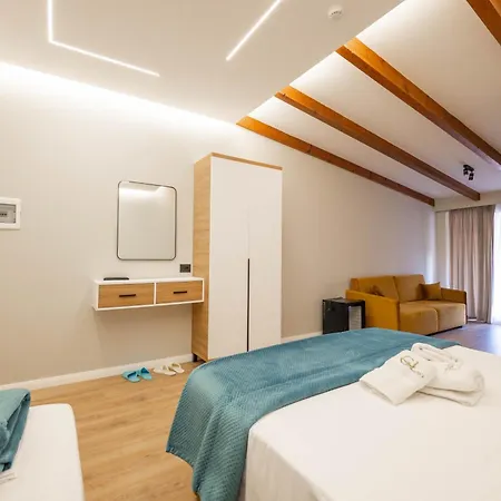 Hotel Golemi Lux 4*