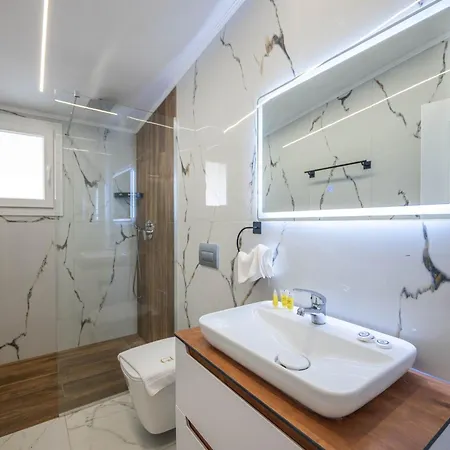 Ξενοδοχείο Golemi Lux 4*