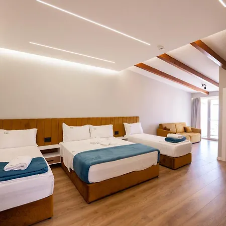 Golemi Lux Hotel