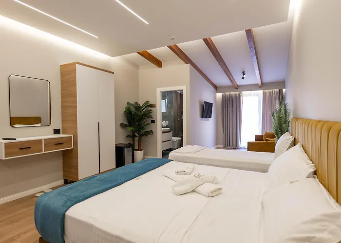 Golemi Lux Hotel