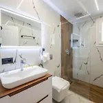 Golemi Lux Hotel