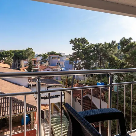 Golemi Lux מלון גולם