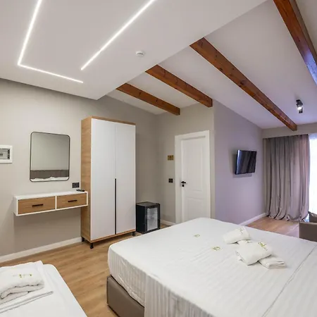 Golemi Lux Отель 4*