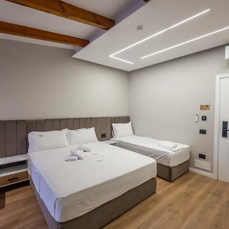 Golemi Lux