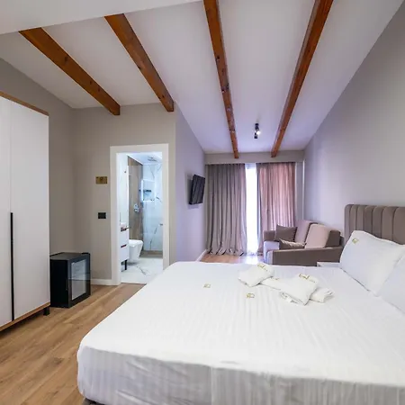 Golemi Lux Hotel
