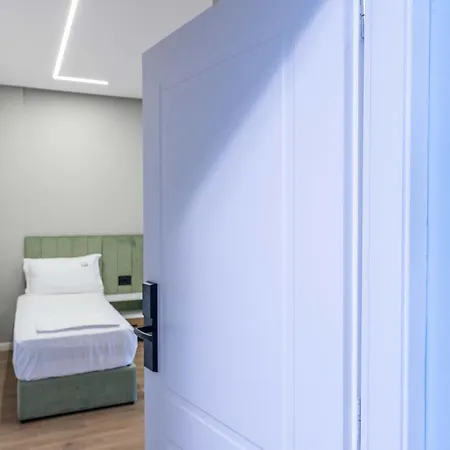 Golemi Lux Hotel
