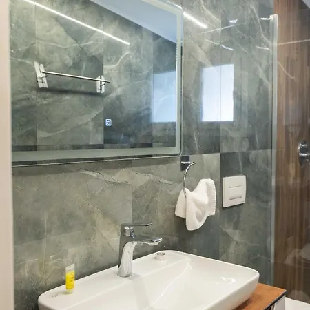 Golemi Lux Otel 4*