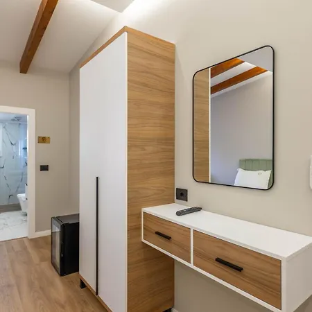 Golemi Lux 4* 골렘