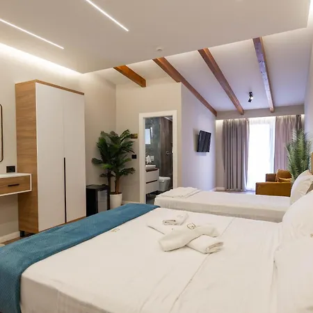 Golemi Lux Hotel