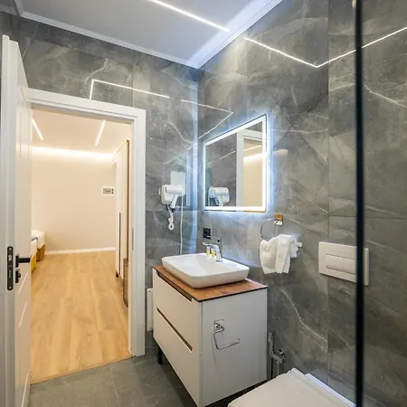 Golemi Lux Otel Golem (Tirana)