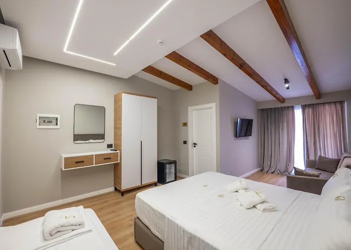 Golemi Lux Hotel 4*