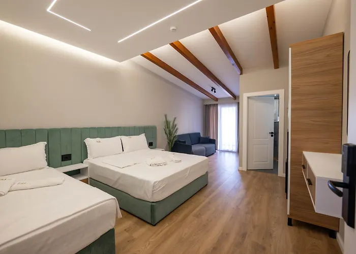 Отель Golemi Lux 4*