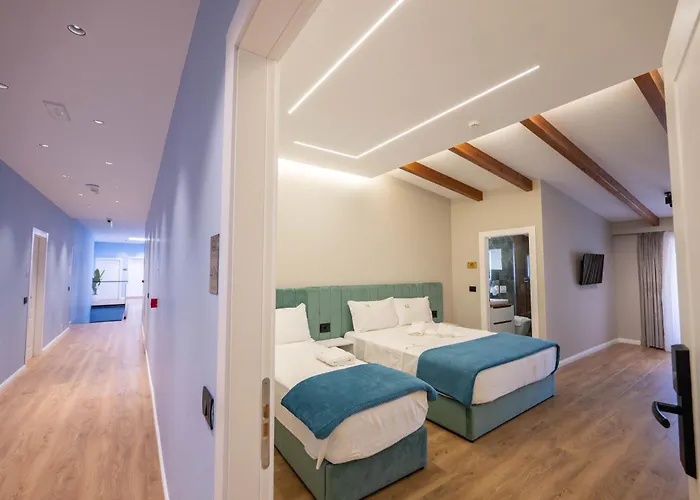 Golemi Lux מלון גולם