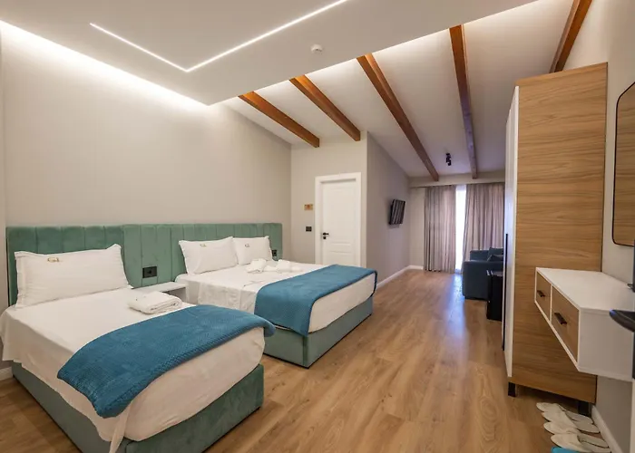 מלון Golemi Lux 4*