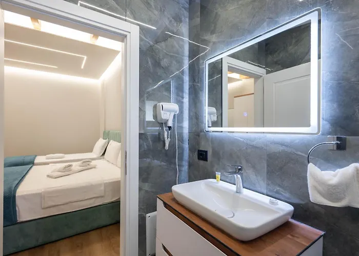 Отель Golemi Lux 4*