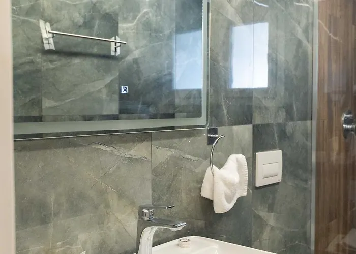 Golemi Lux Отель 4*