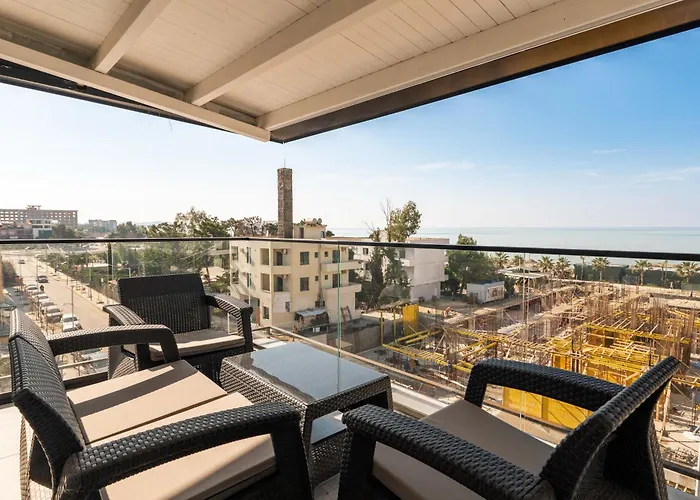 Golemi Lux מלון גולם